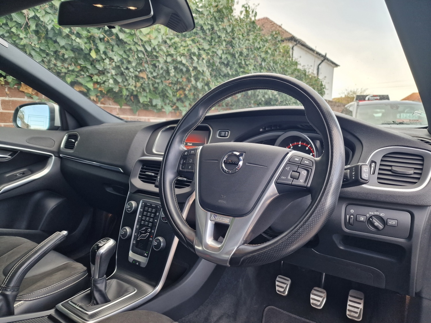 Used Volvo V40 2018 for sale - 78098529: Photo 11