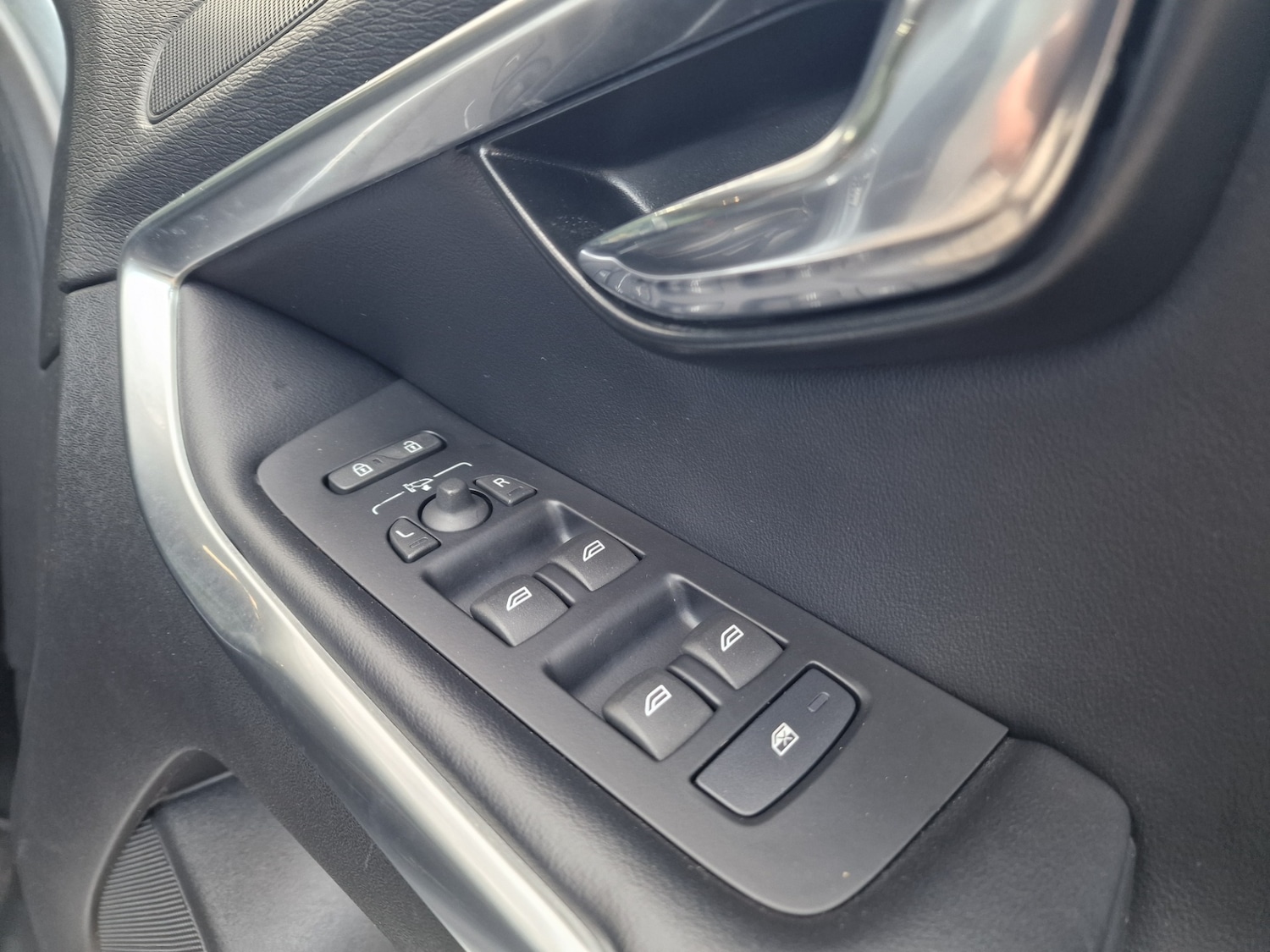 Used Volvo V40 2018 for sale - 78098529: Photo 14