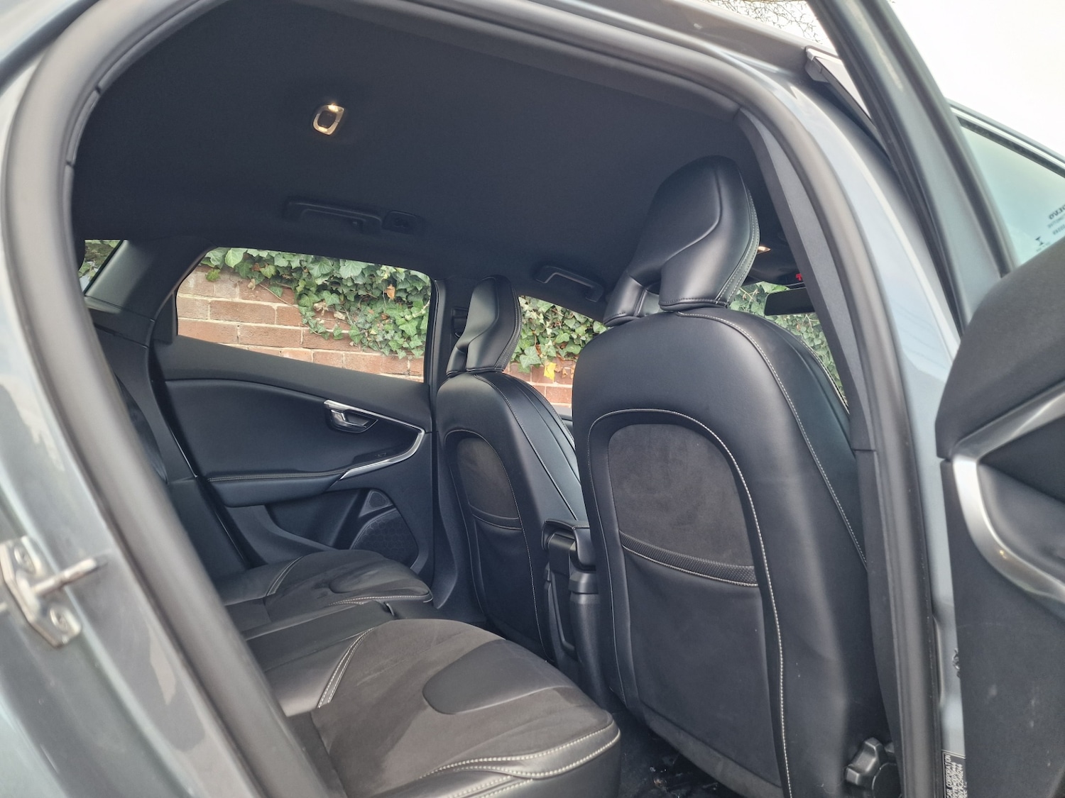 Used Volvo V40 2018 for sale - 78098529: Photo 15