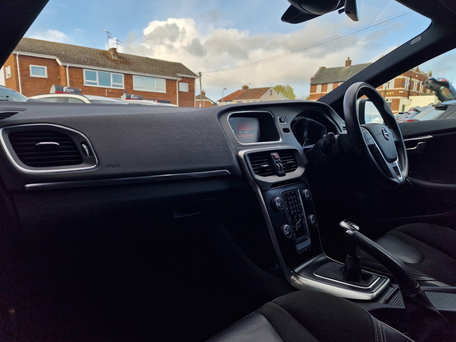 Used Volvo V40 2018 for sale - 78098529: Photo 18