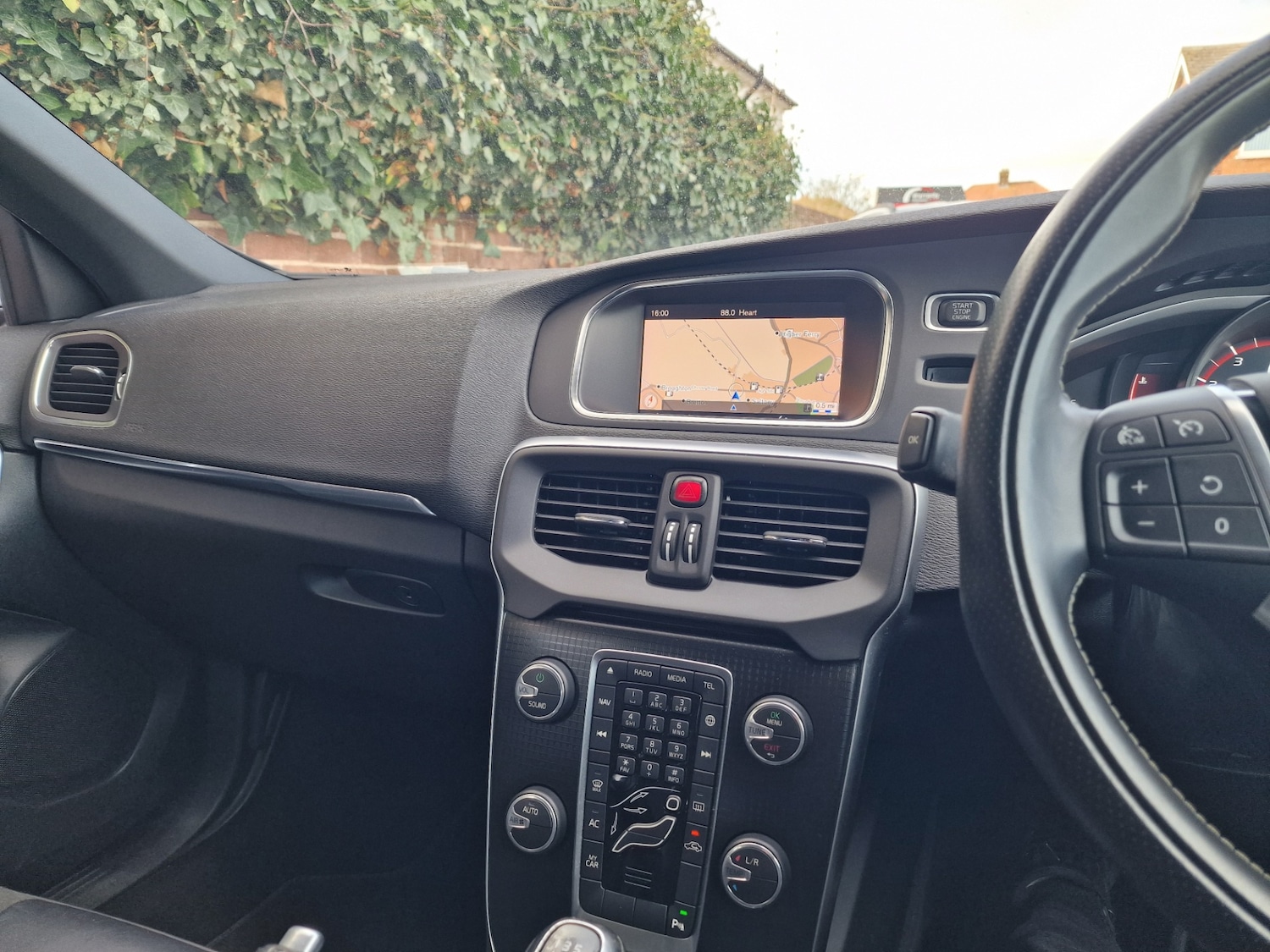 Used Volvo V40 2018 for sale - 78098529: Photo 21