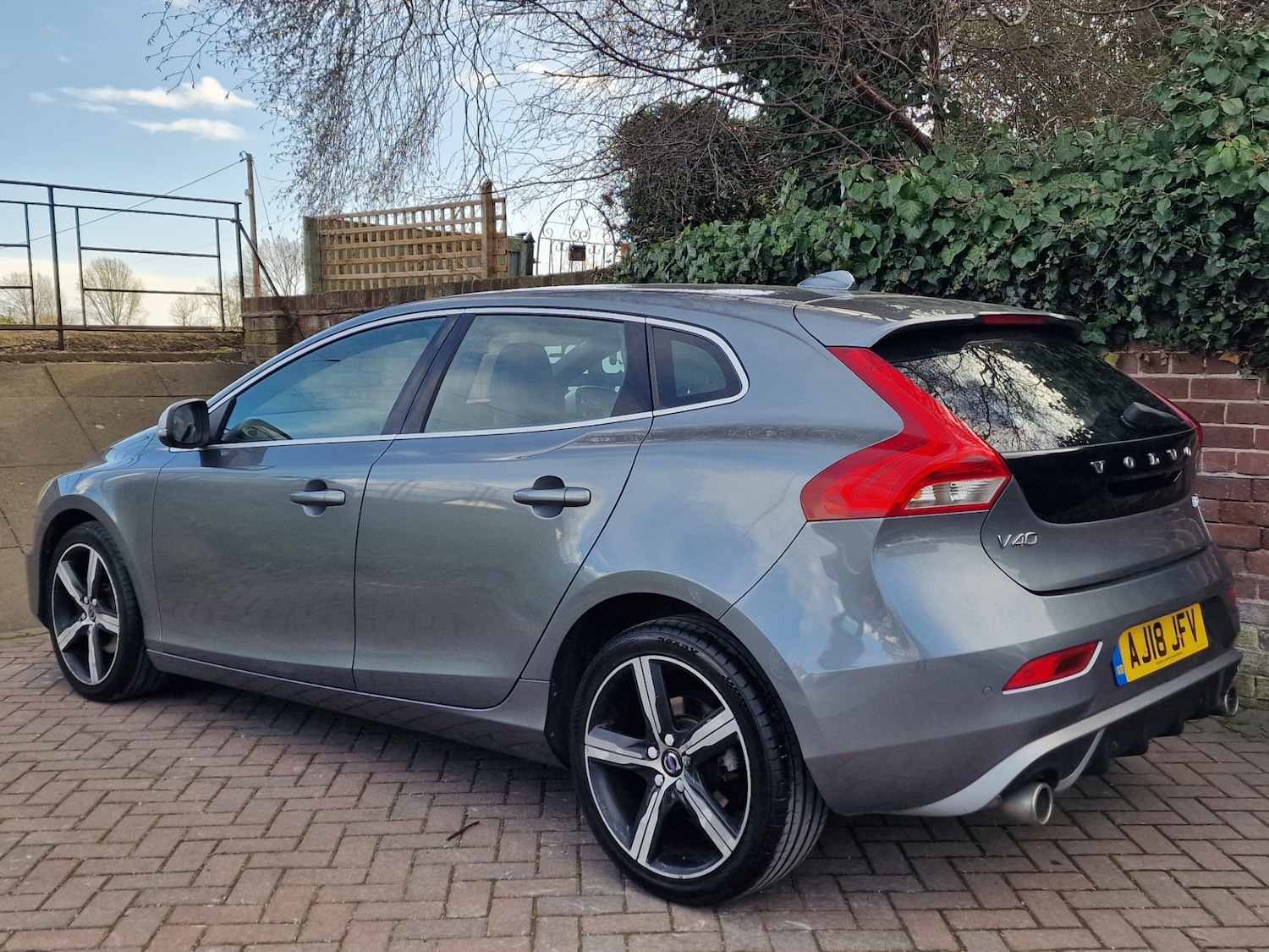 Used Volvo V40 2018 for sale - 78098529: Photo 3