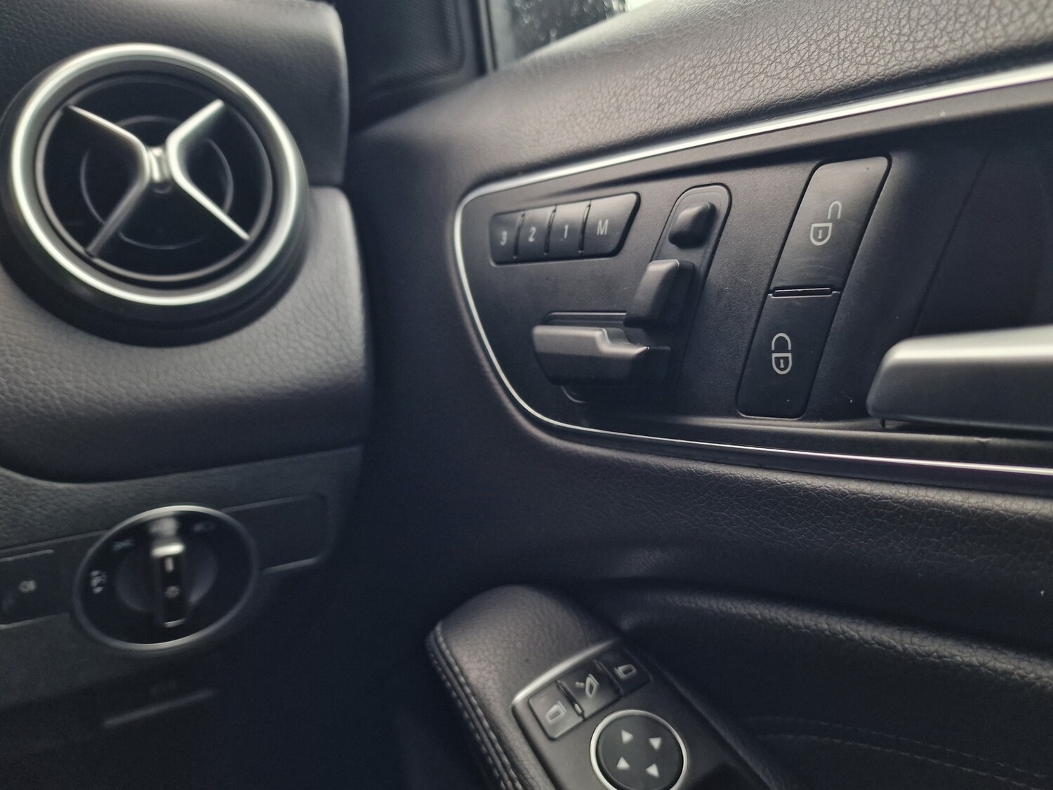 Used Mercedes-Benz A-Class 2014 for sale - 77528434: Photo 26