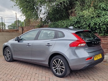 Used Volvo V40 2018 for sale - 79560308: Photo