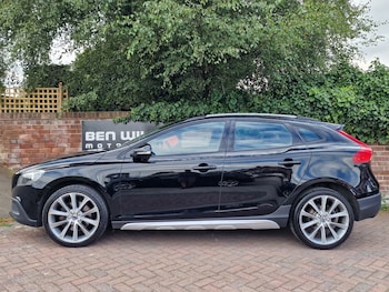 Used Volvo V40 2015 for sale - 75557136: Photo