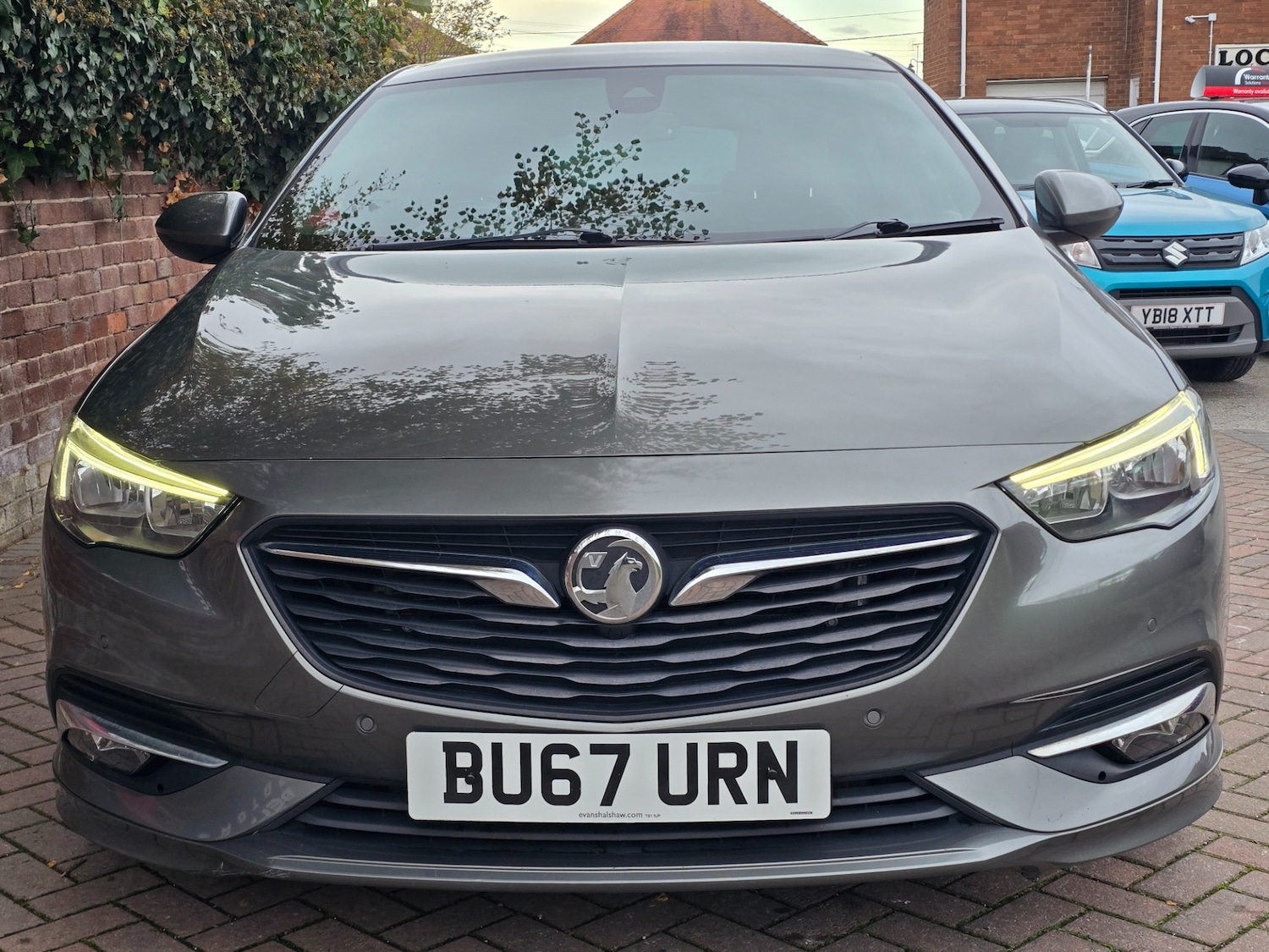 Used Vauxhall Insignia 2017 for sale - 76557121: Photo 2