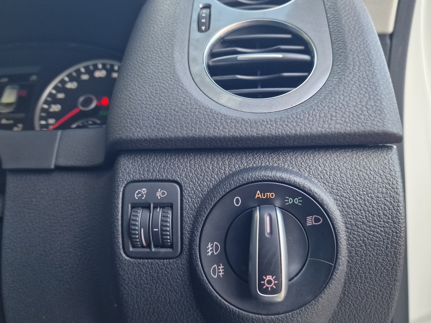 Used Volkswagen Tiguan 2015 for sale - 76414985: Photo 14