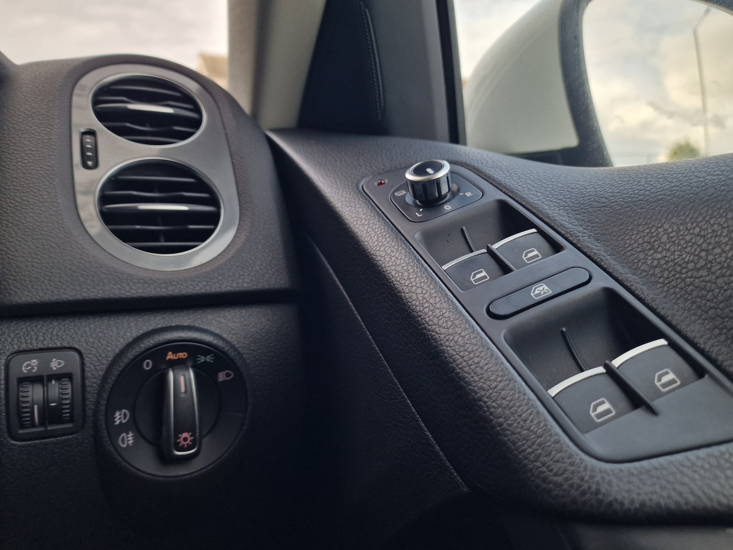 Used Volkswagen Tiguan 2015 for sale - 76414985: Photo 26