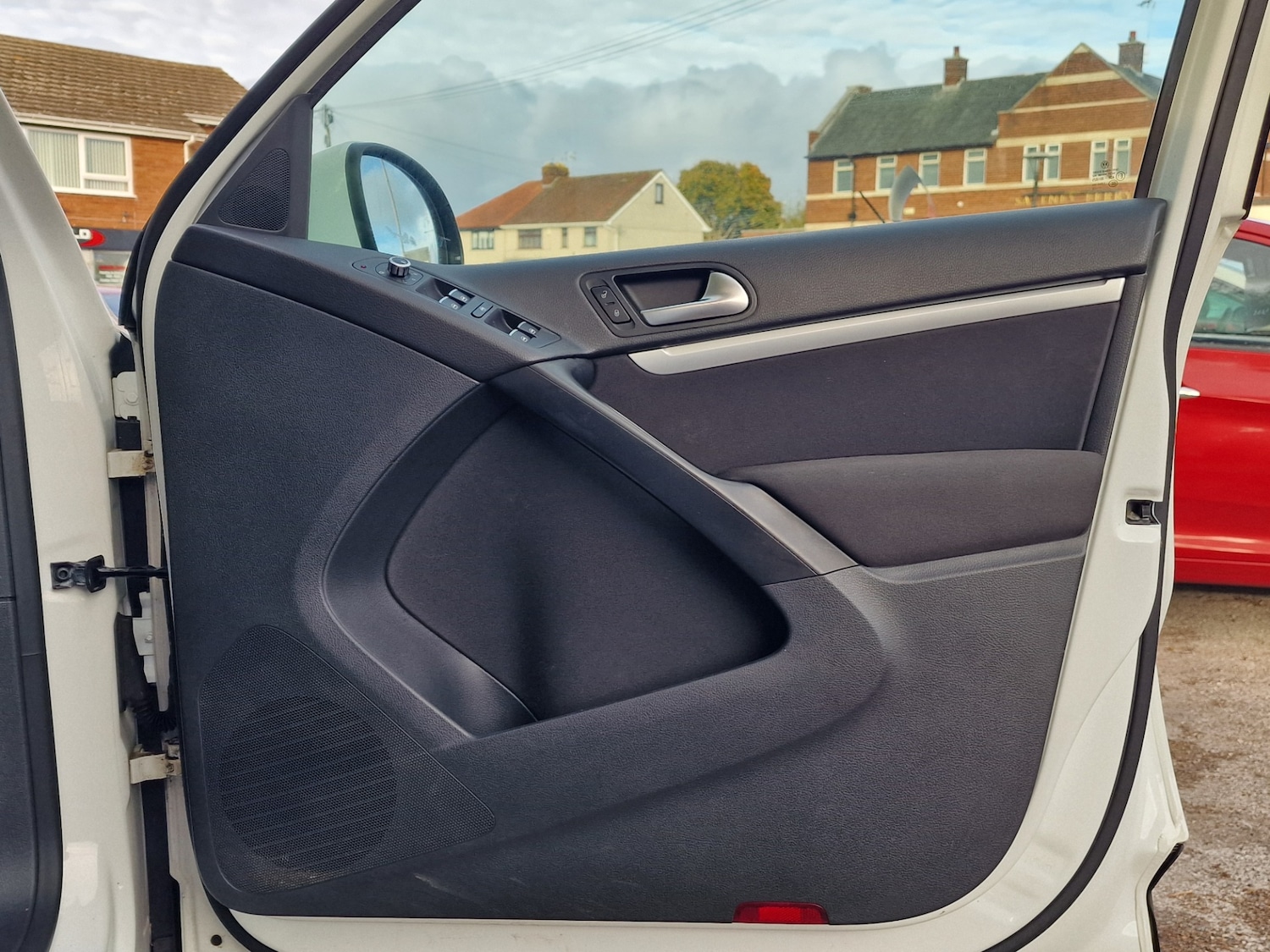 Used Volkswagen Tiguan 2015 for sale - 76414985: Photo 33