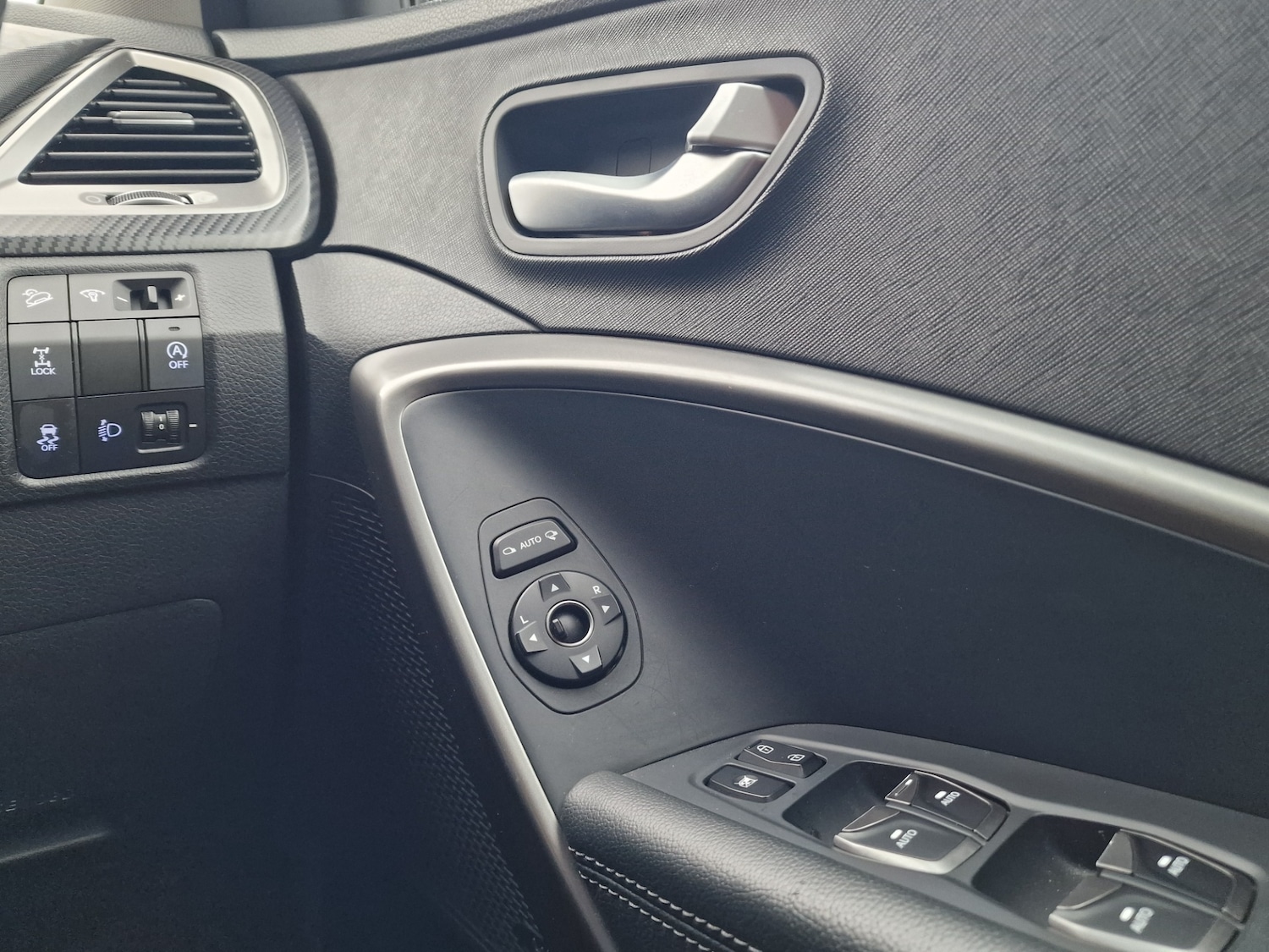 Used Hyundai Santa Fe 2018 for sale - 77460338: Photo 28