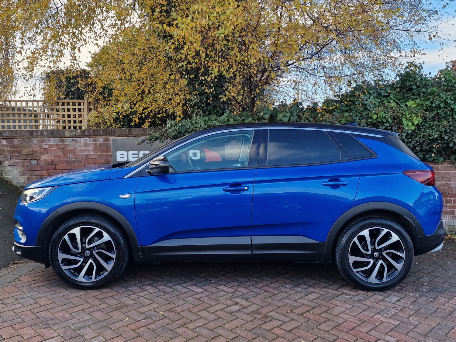 Used Vauxhall Grandland X 2018 for sale - 76777239: Photo 2