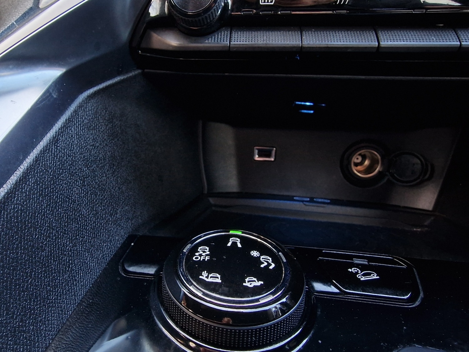 Used Peugeot 3008 2017 for sale - 77847957: Photo 23