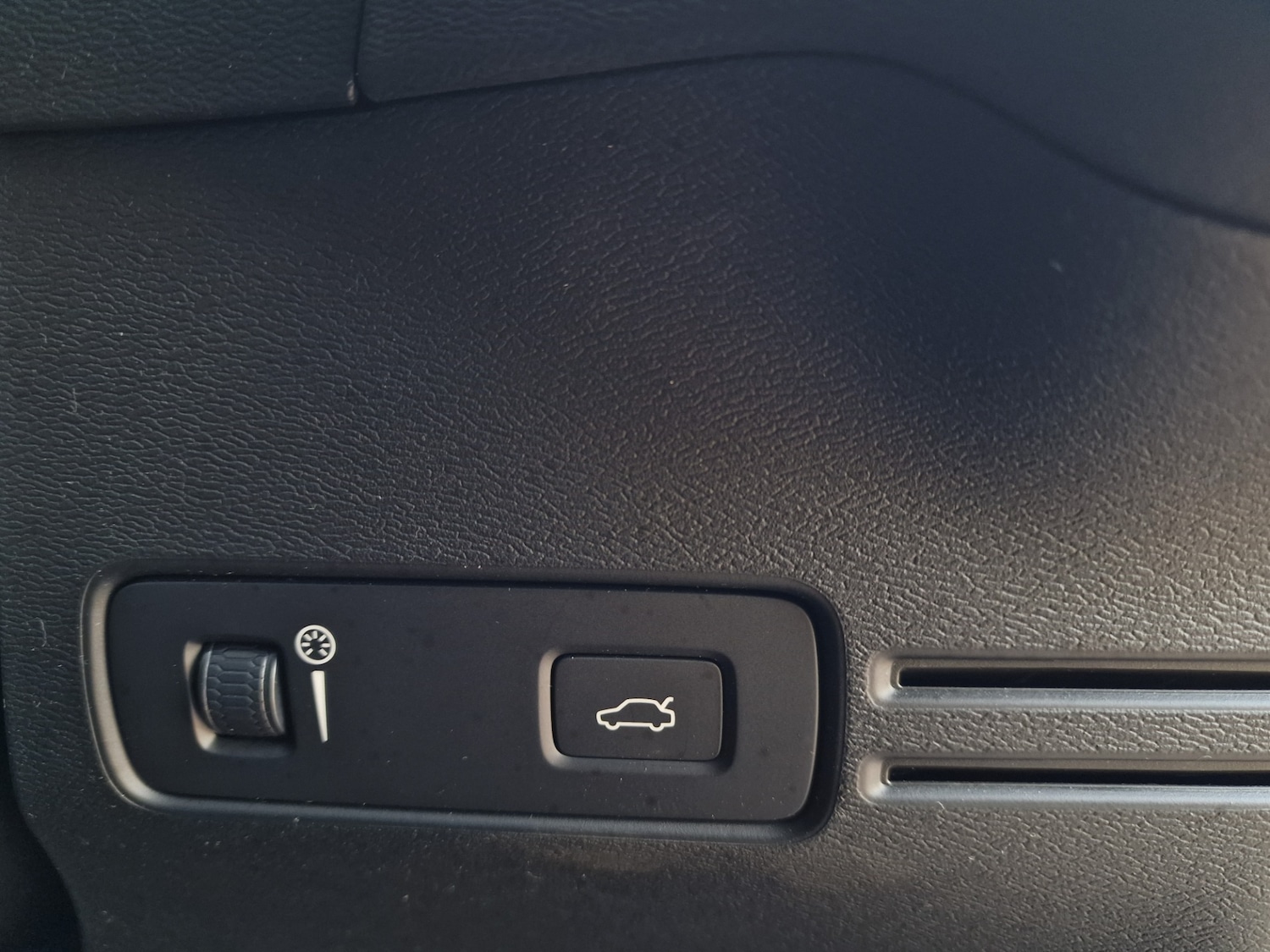 Used Volvo XC40 2019 for sale - 76415377: Photo 12