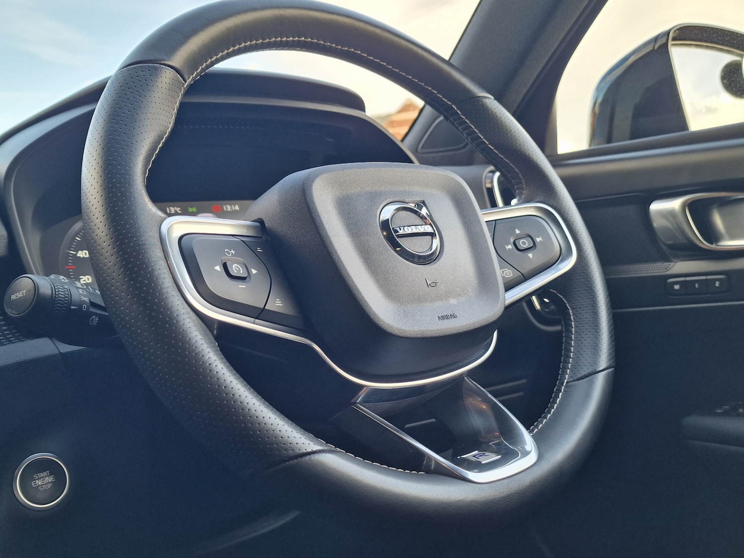 Used Volvo XC40 2019 for sale - 76415377: Photo 35