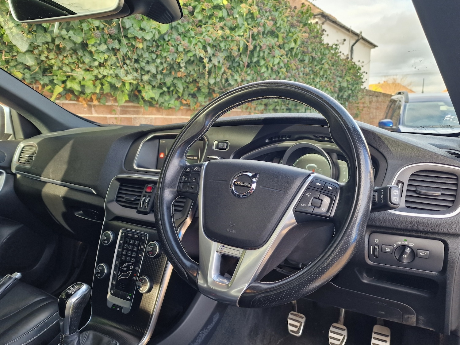 Used Volvo V40 2019 for sale - 77311321: Photo 11