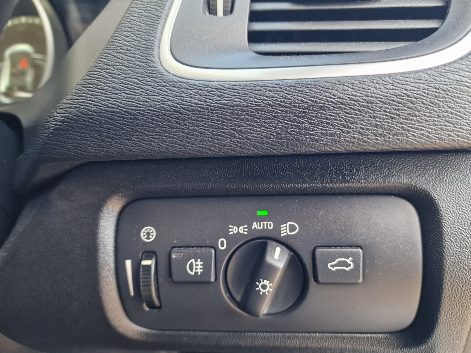 Used Volvo V40 2019 for sale - 77311321: Photo 13