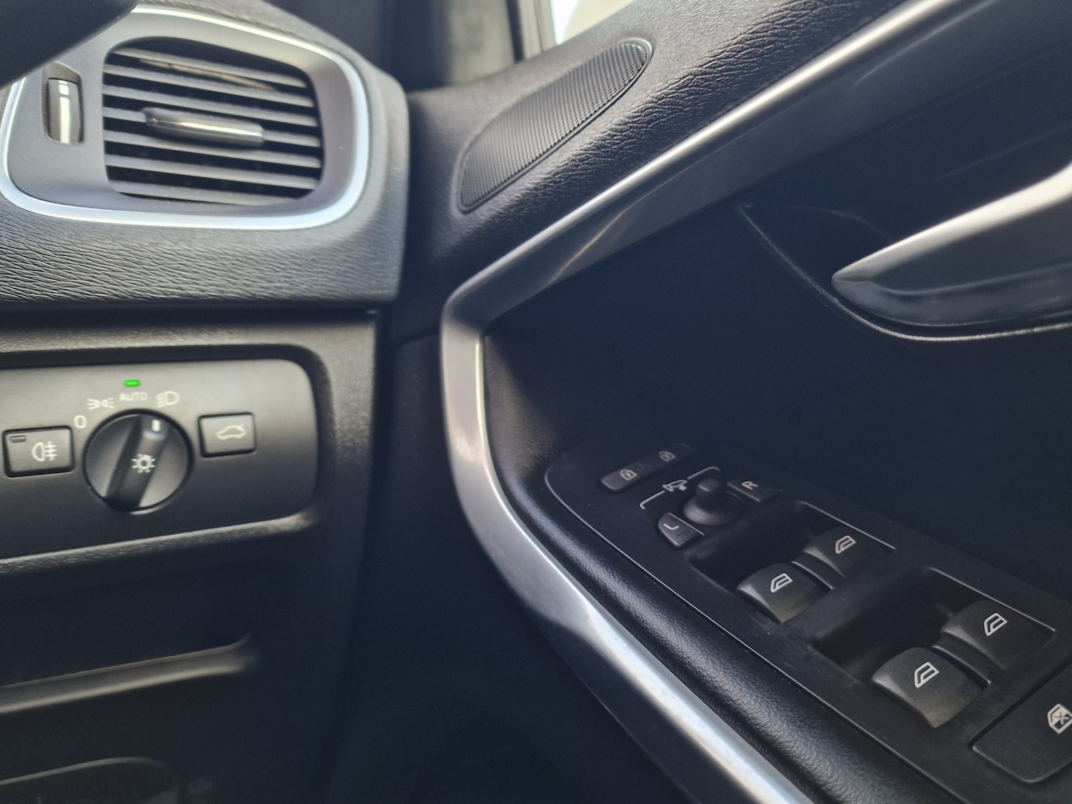 Used Volvo V40 2019 for sale - 77311321: Photo 25