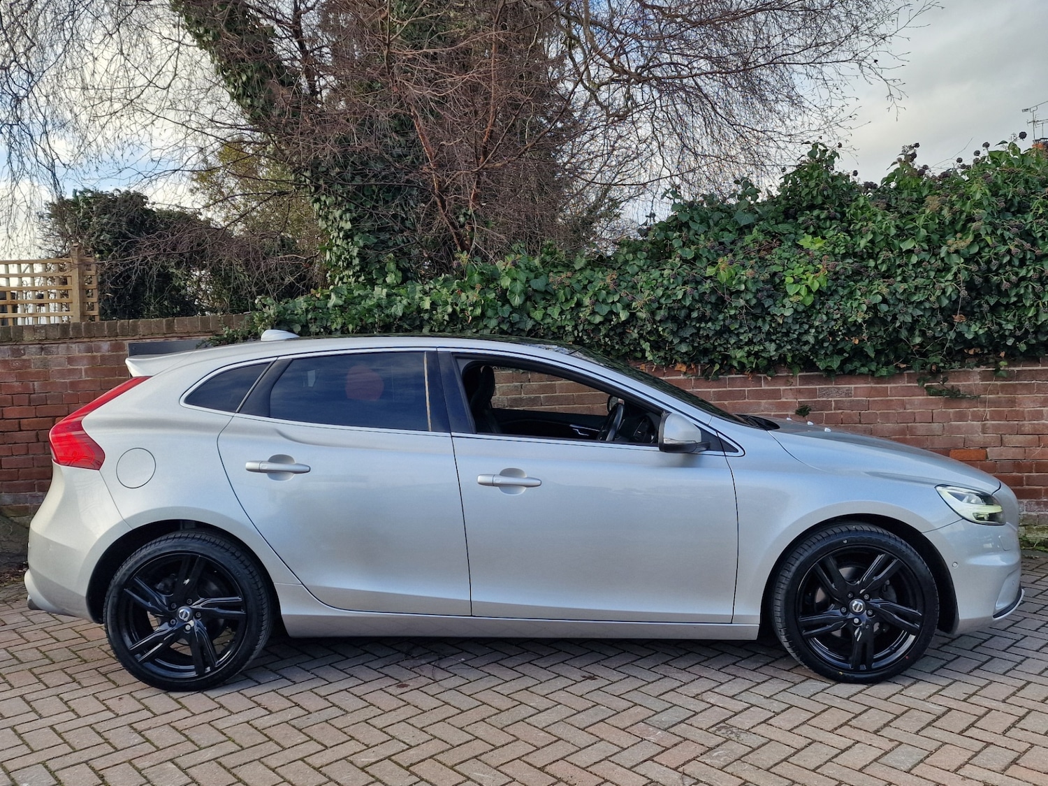 Used Volvo V40 2019 for sale - 77311321: Photo 8