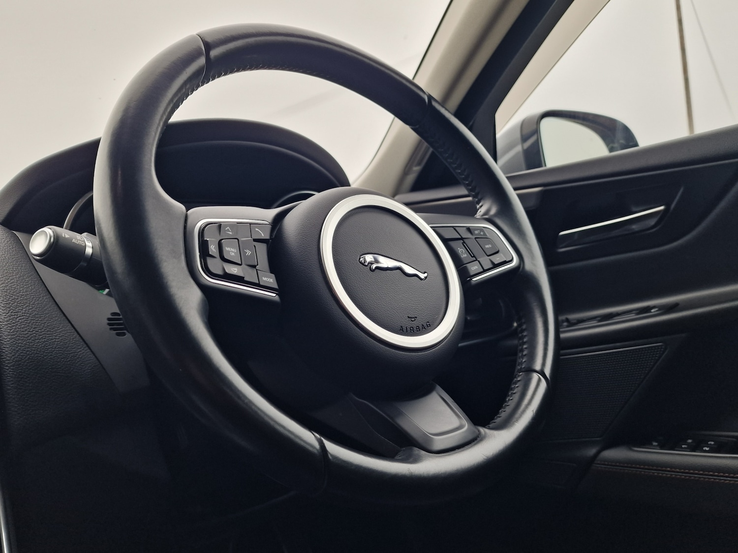 Used Jaguar XE 2024 for sale - 76265711: Photo 31