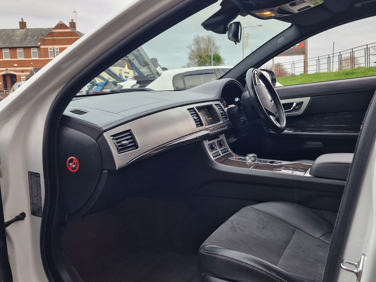 Used Jaguar XF 2015 for sale - 77135971: Photo 29