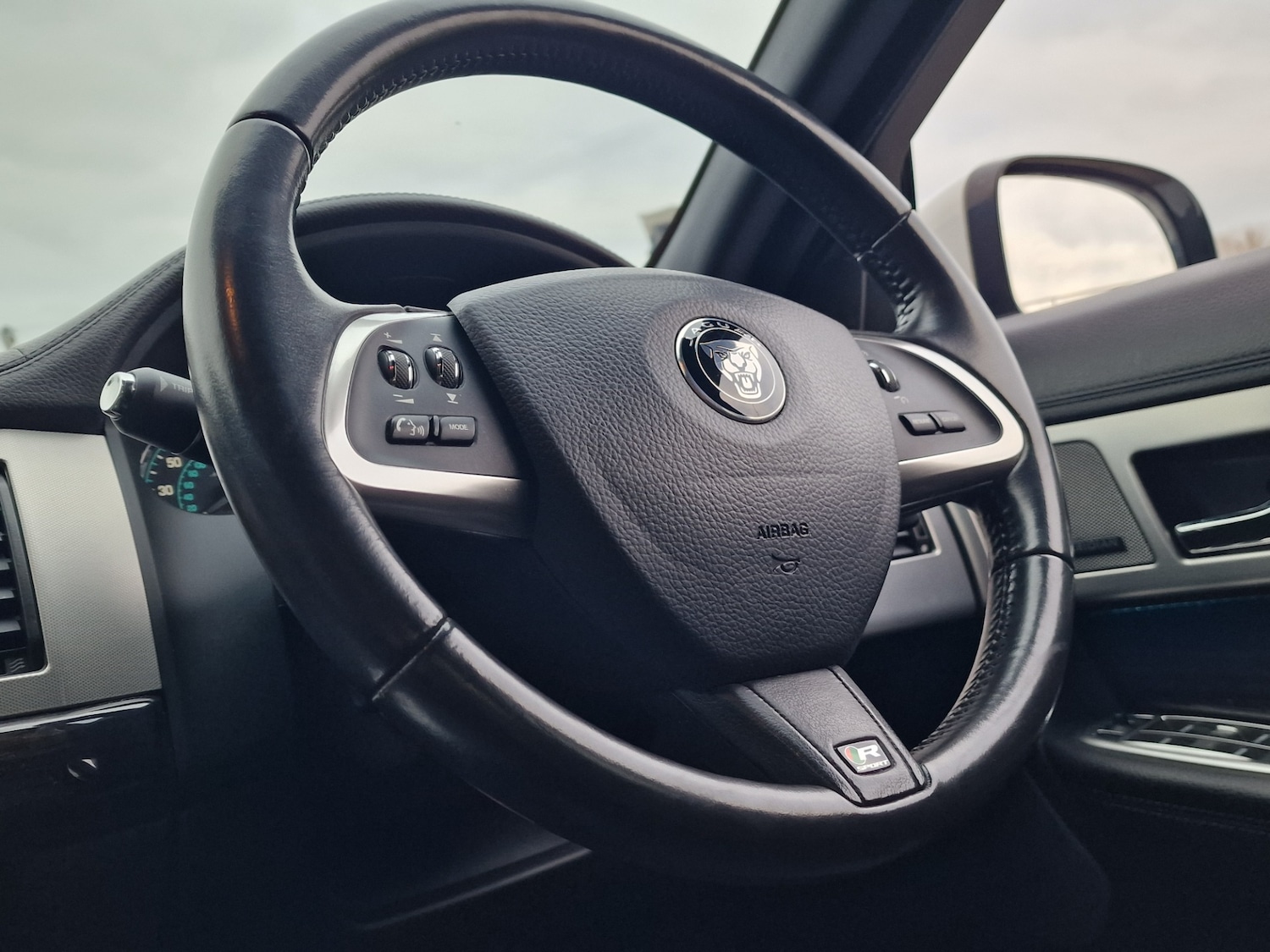 Used Jaguar XF 2015 for sale - 77135971: Photo 31