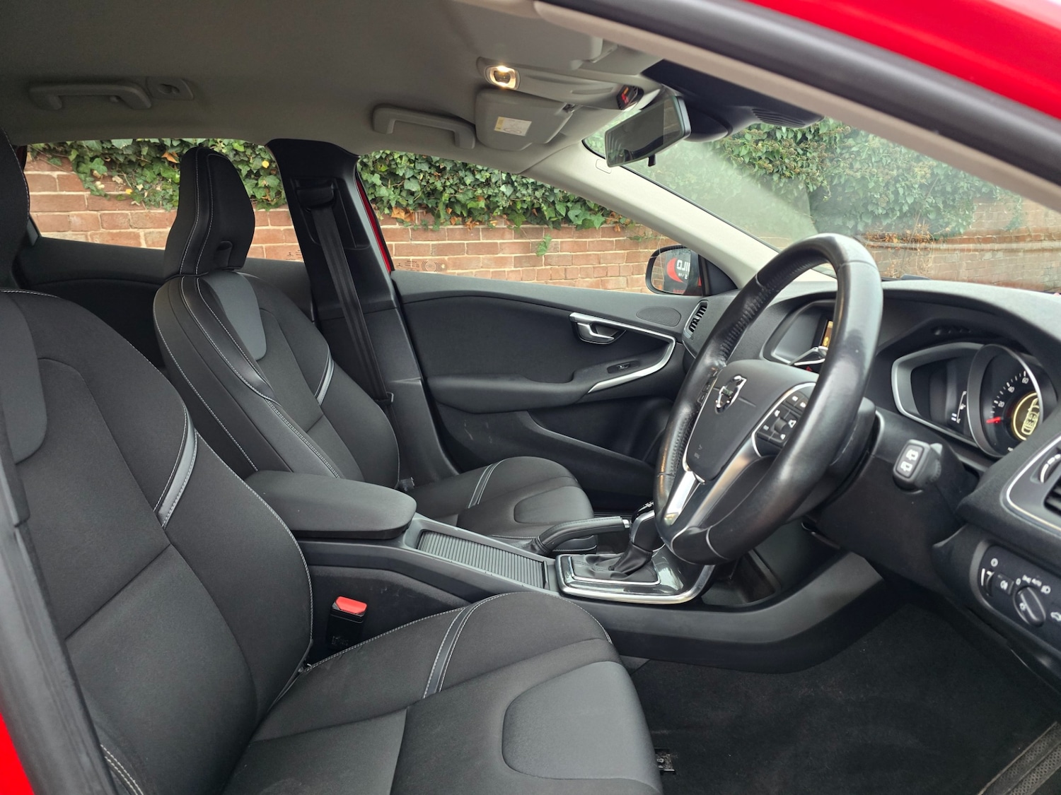 Used Volvo V40 2017 for sale - 76835035: Photo 14