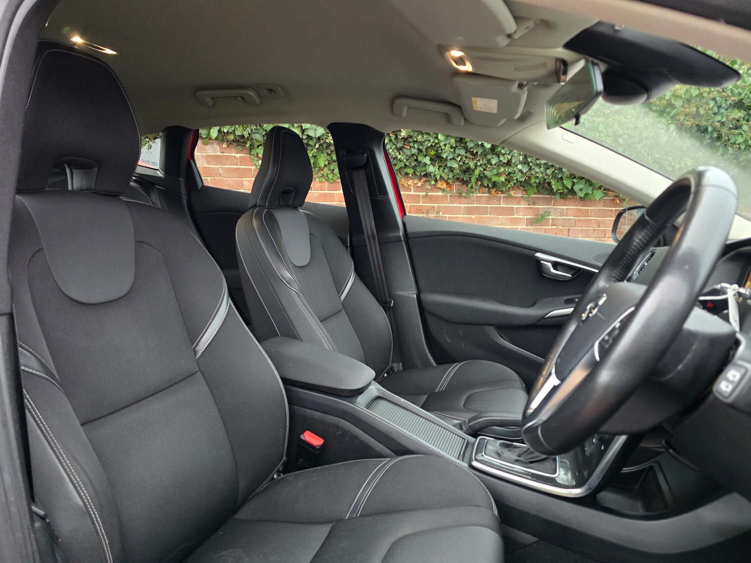 Used Volvo V40 2017 for sale - 76835035: Photo 15