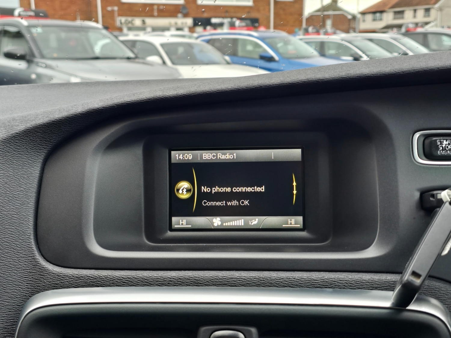 Used Volvo V40 2017 for sale - 76835035: Photo 25