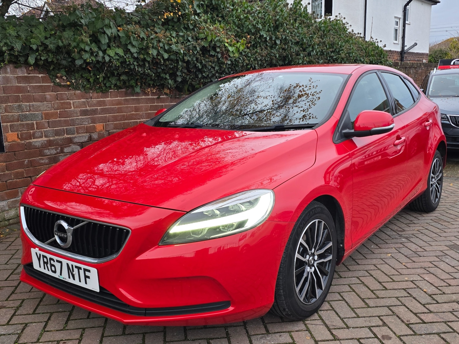 Used Volvo V40 2017 for sale - 76835035: Photo 3