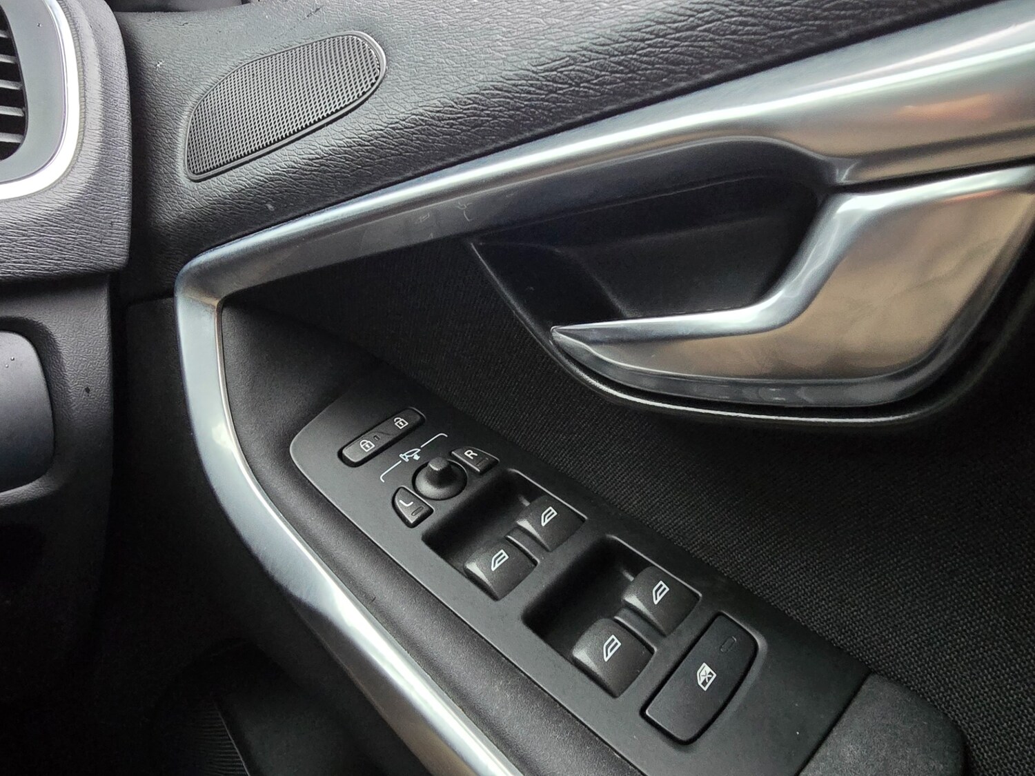 Used Volvo V40 2017 for sale - 76835035: Photo 31