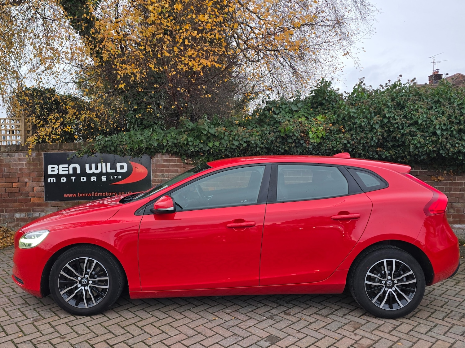 Used Volvo V40 2017 for sale - 76835035: Photo 4