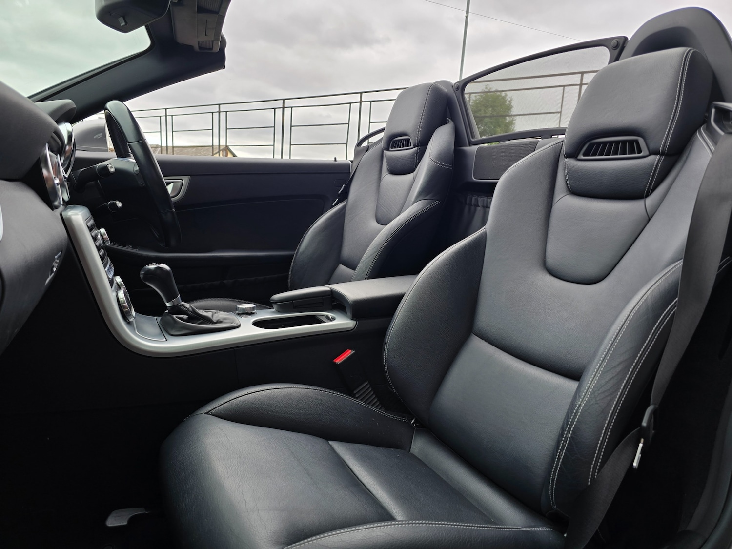 Used Mercedes-Benz SLK 2015 for sale - 76026347: Photo 16