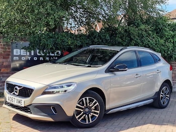 Used Volvo V40 2017 for sale - 79574981: Photo