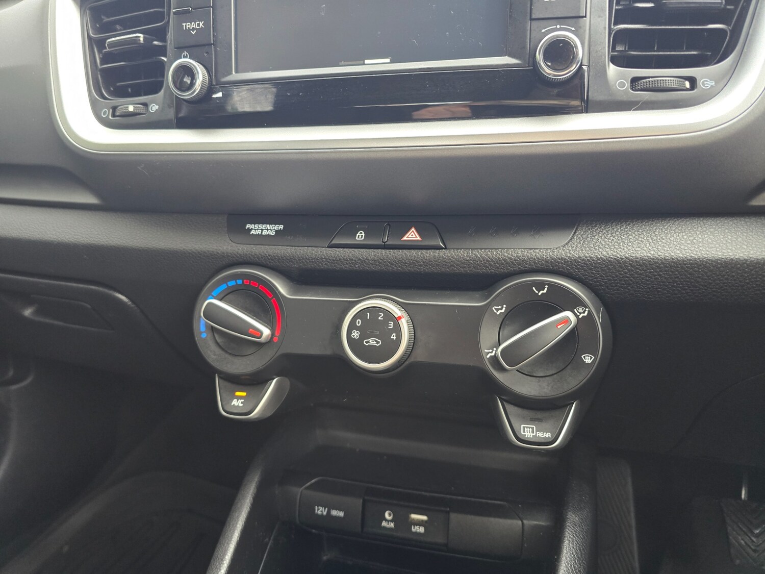 Used Kia Stonic 2019 for sale - 77619470: Photo 27