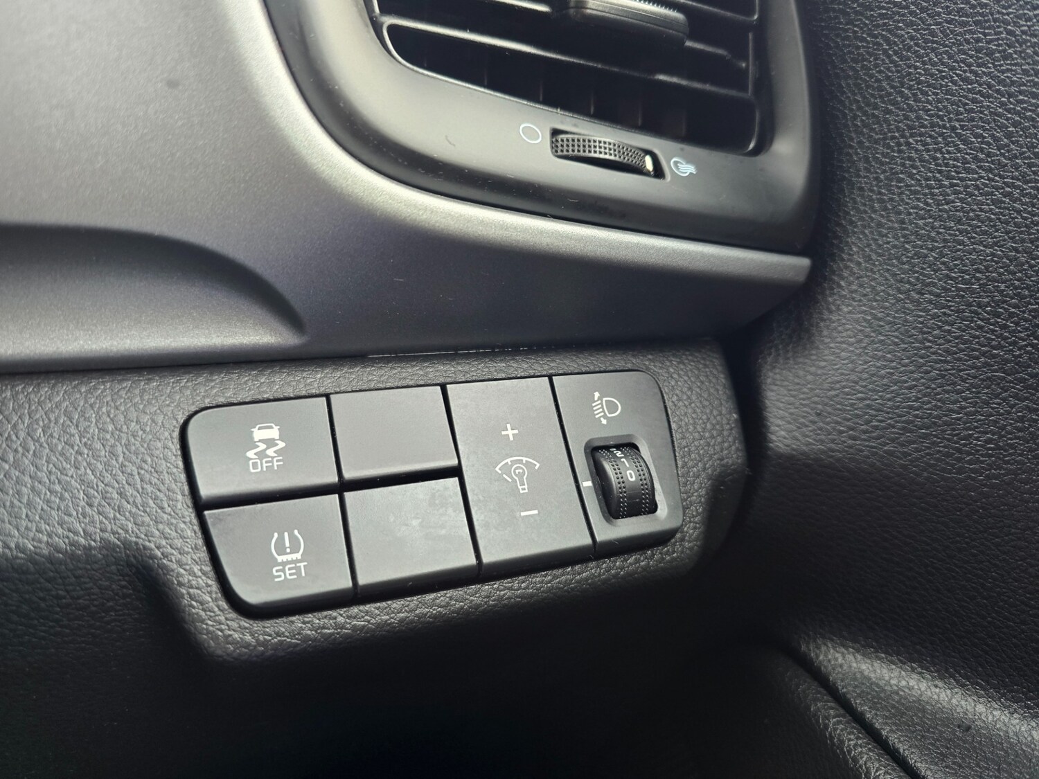 Used Kia Stonic 2019 for sale - 77619470: Photo 30