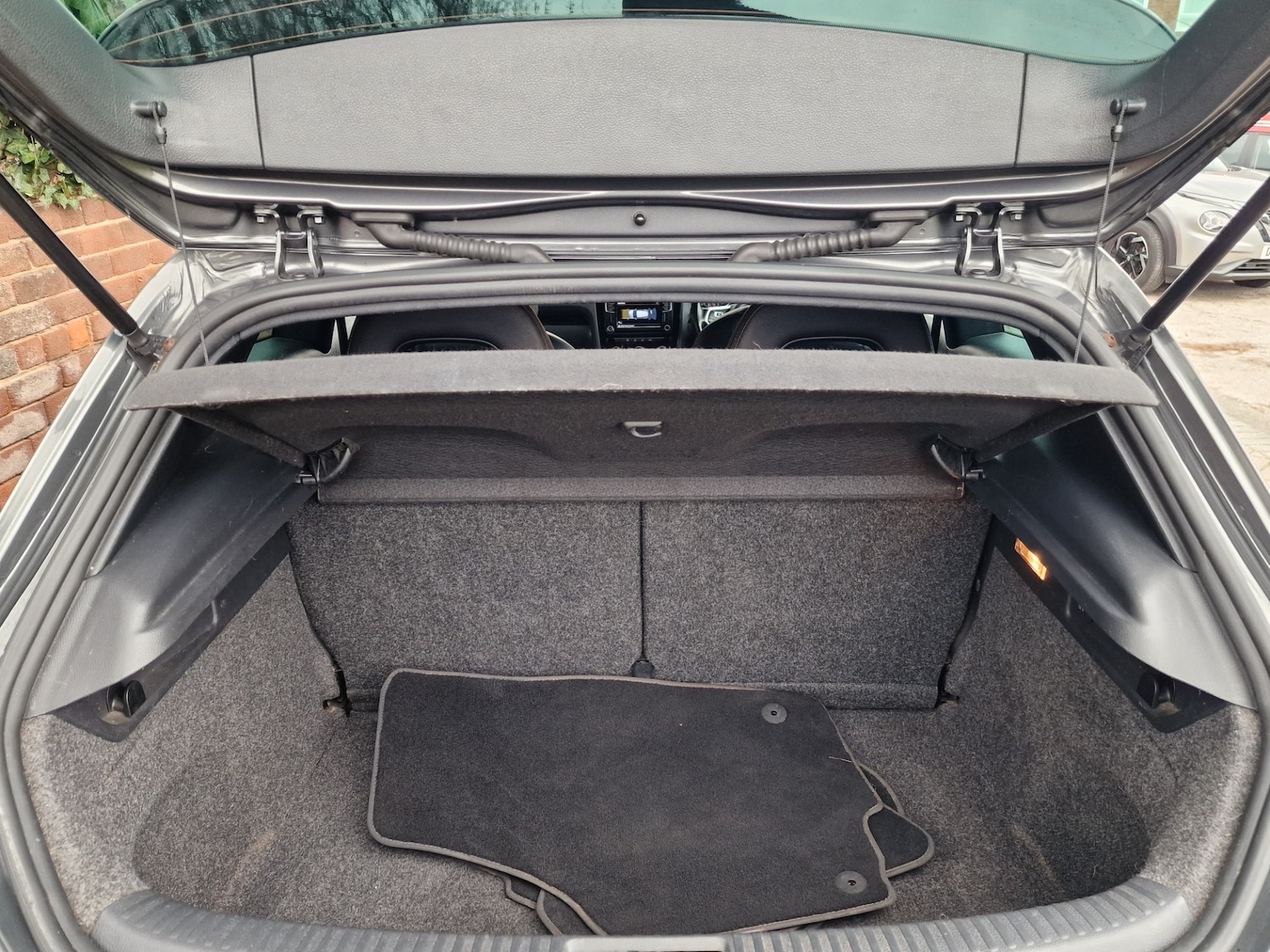 Used Volkswagen Scirocco 2017 for sale - 77776284: Photo 16