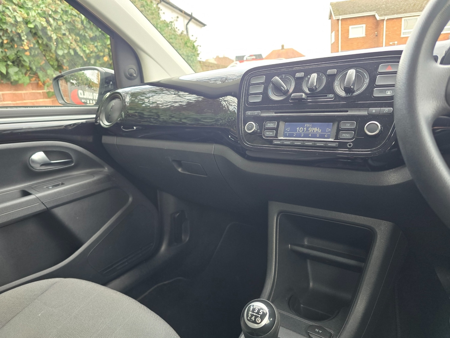 Used Volkswagen up! 2013 for sale - 77159462: Photo 24