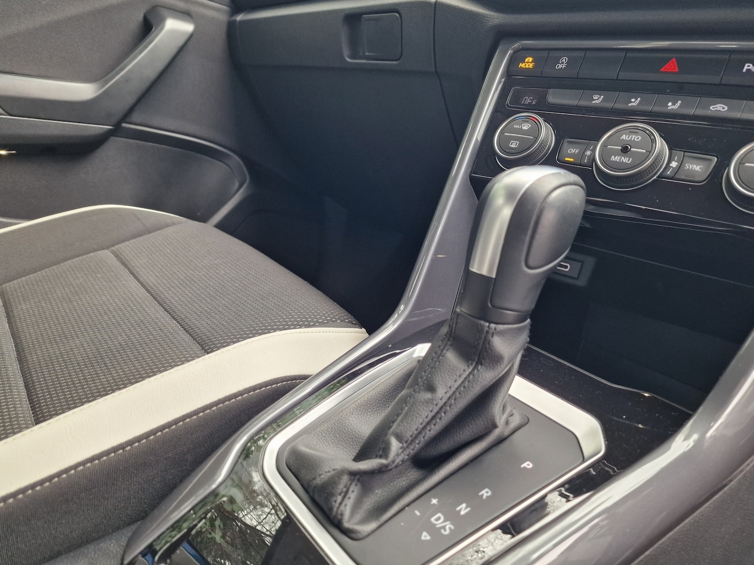 Used Volkswagen T-Roc 2021 for sale - 77998486: Photo 13