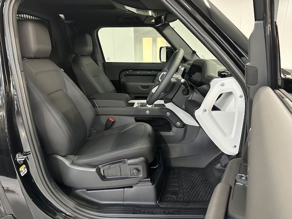 Used Land Rover Defender 2025 for sale - 76235793: Photo 10