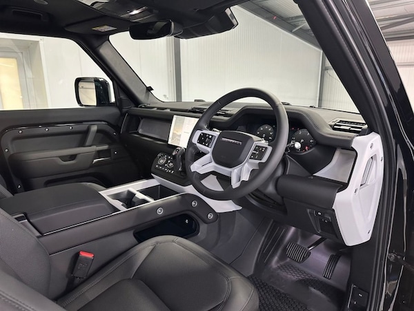 Used Land Rover Defender 2025 for sale - 76235793: Photo 11