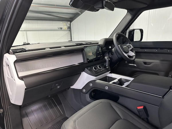 Used Land Rover Defender 2025 for sale - 76235793: Photo 12