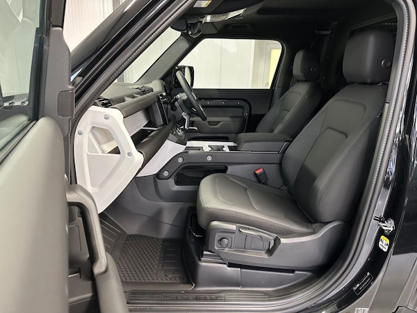 Used Land Rover Defender 2025 for sale - 76235793: Photo 13
