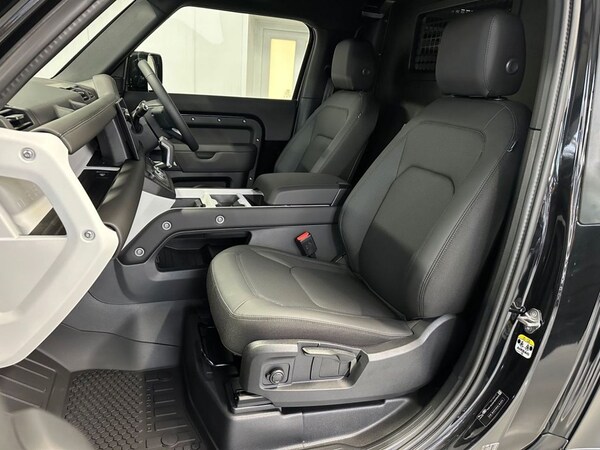 Used Land Rover Defender 2025 for sale - 76235793: Photo 14