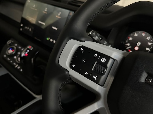 Used Land Rover Defender 2025 for sale - 76235793: Photo 23