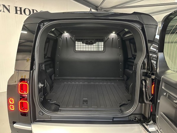 Used Land Rover Defender 2025 for sale - 76235793: Photo 30