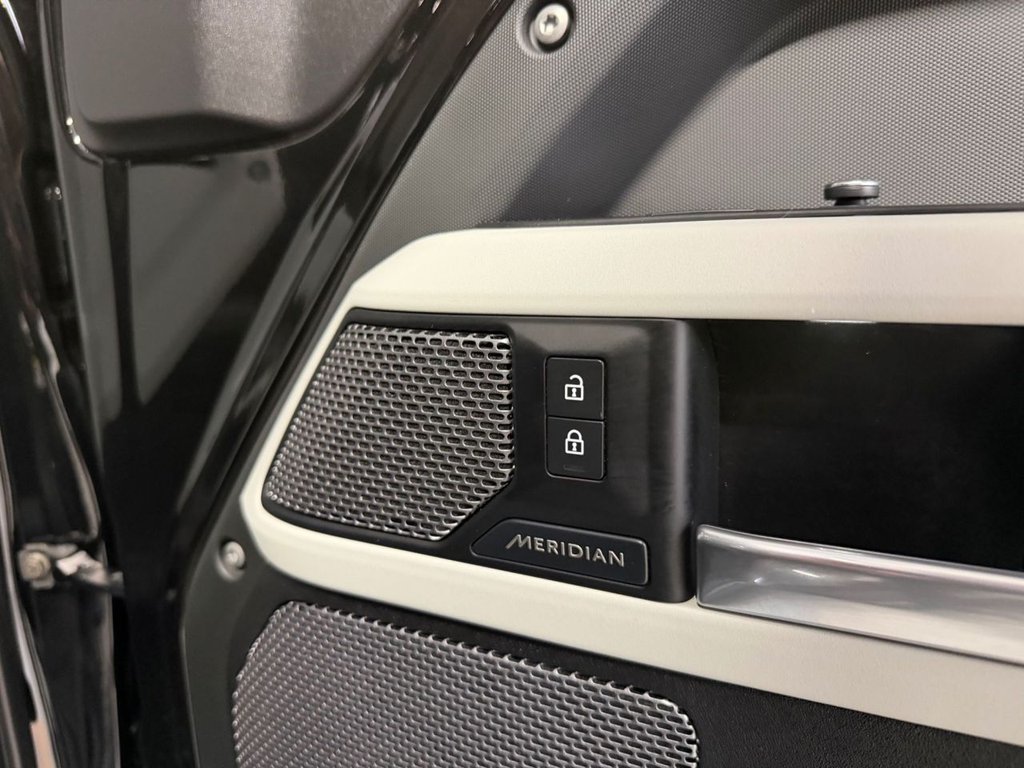 Used Land Rover Defender 2021 for sale - 76855223: Photo 30