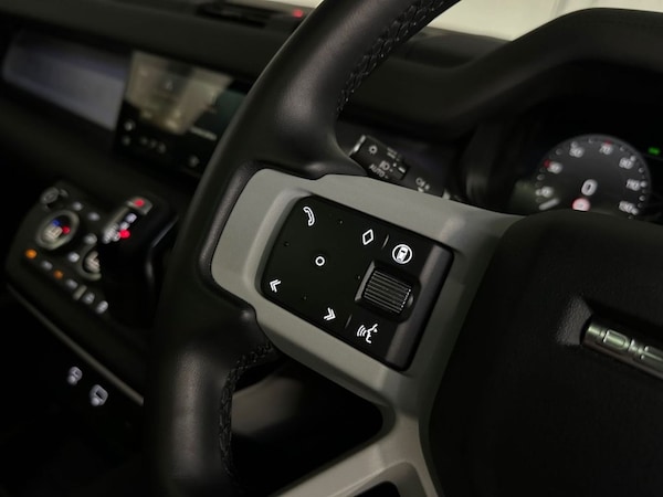 Used Land Rover Defender 2024 for sale - 76322886: Photo 29