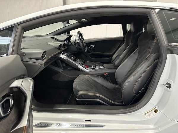 Used Lamborghini Huracan 2018 for sale - 76248528: Photo 15
