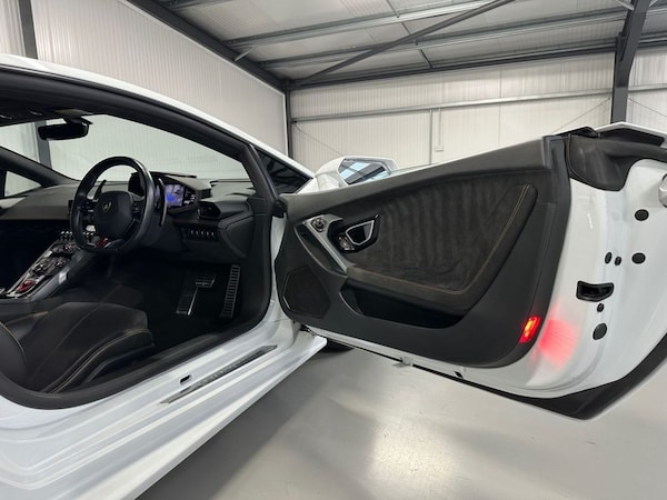 Used Lamborghini Huracan 2018 for sale - 76248528: Photo 19