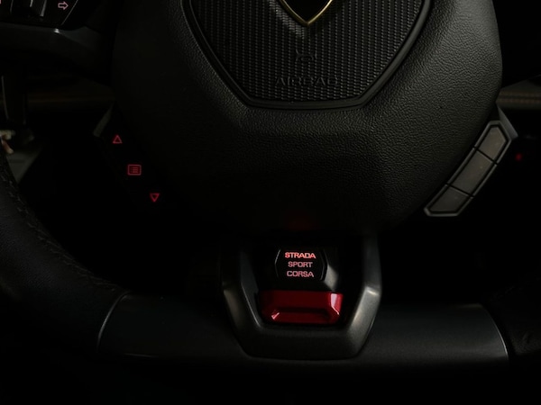 Used Lamborghini Huracan 2018 for sale - 76248528: Photo 29